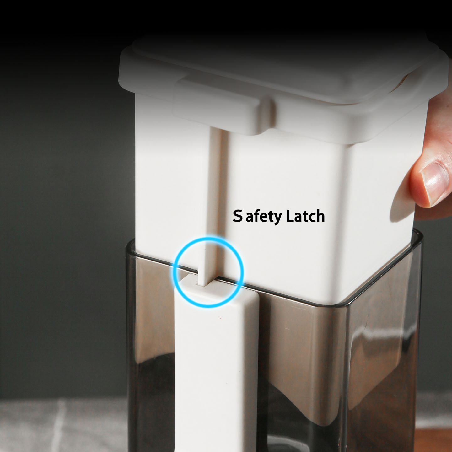 VS775 electric vegetable slicer with safty locks